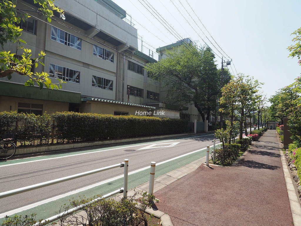 コスモヒルズ小豆沢公園　前面道路